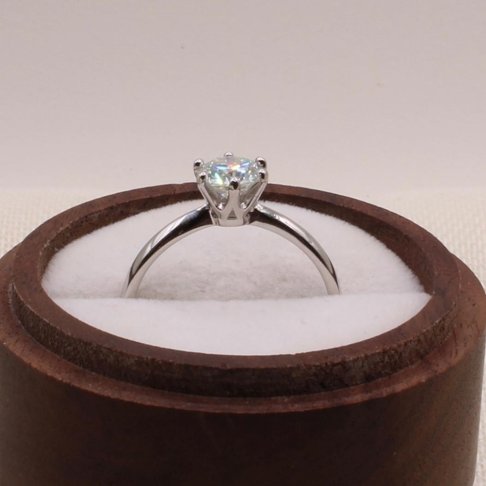 18K White Gold Plated 1 Carat Solitaire Moissanite 925 Silver Engagement… - Picture 5 of 10